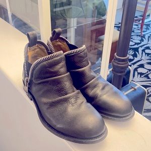 Fluevog shoes, women’s size 7 men’s 5. Unisex style.